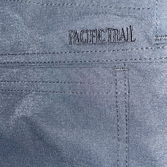 Pacific Trail Women’s 11” Roll-Up Shorts  Size 8 - Picture 8 of 16